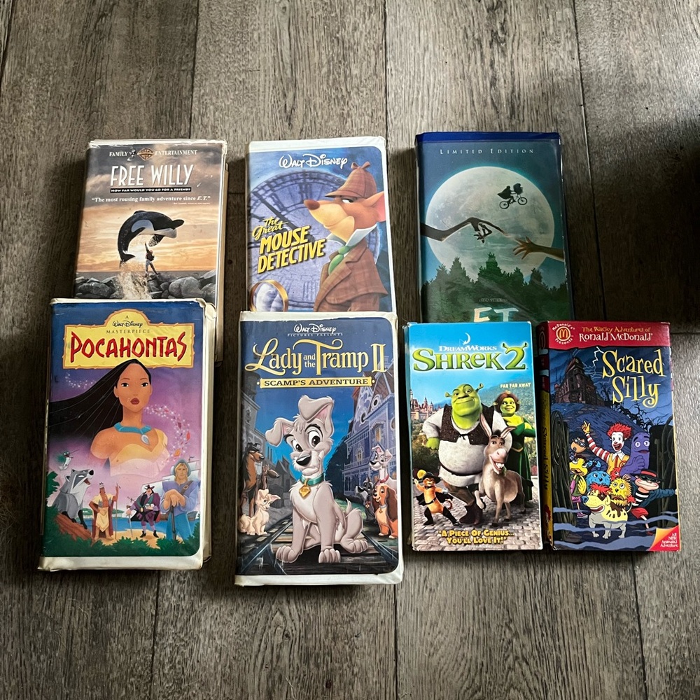 Lot of 7 assorted Kids vhs tapes. All in good condition.
